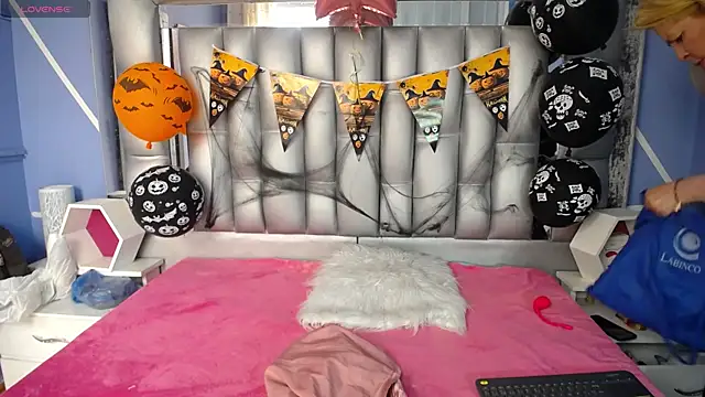 sophia ny online show from October 23, 2025, 1:43 pm