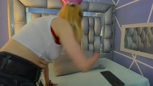 sophia ny online show from November 27, 2025, 2:06 pm