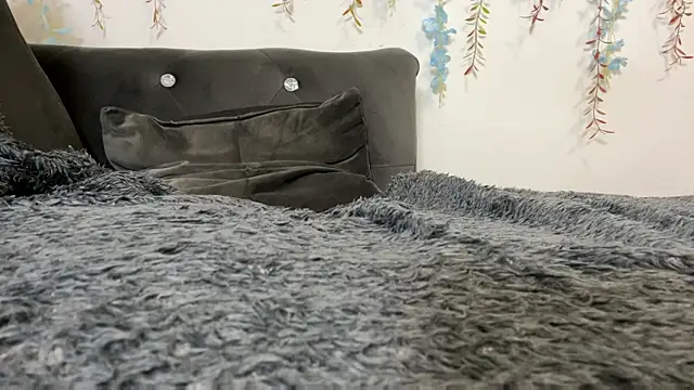 Isexxs online show from February 5, 2025, 11:44 am