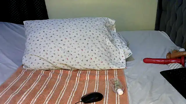 Snapshot of judy_the_booty chatting on October 15, 2025, 10:45 am judy the booty online show from October 15, 2025, 10:45 am