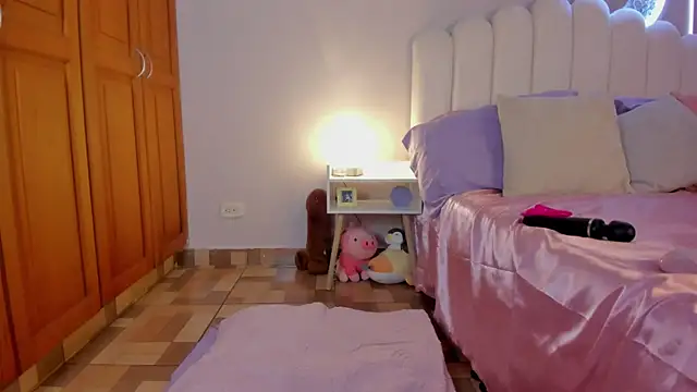 martinaaricci online show from October 9, 2025, 9:37 pm