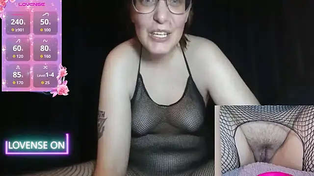 PernillaGirl online show from October 15, 2025, 6:05 pm