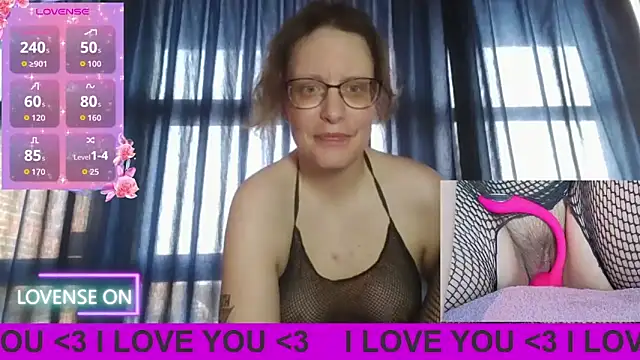 PernillaGirl online show from April 12, 2026, 4:21 pm