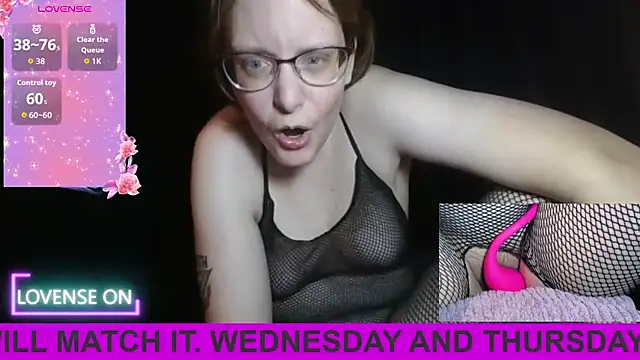 PernillaGirl online show from September 25, 2025, 6:58 pm