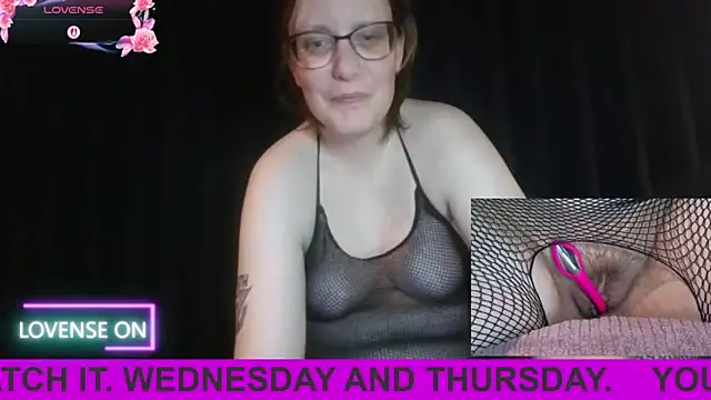 PernillaGirl online show from September 24, 2025, 6:03 pm