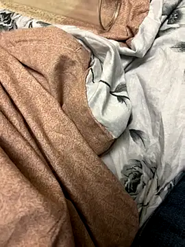 Ariel Ari online show from November 3, 2025, 10:02 pm