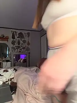 Snapshot of Sweetdee222x chatting on December 15, 2025, 11:10 pm Sweetdee222x online show from December 15, 2025, 11:10 pm