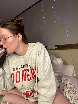 Snapshot of Sweetdee222x chatting on September 28, 2025, 1:23 am Sweetdee222x online show from September 28, 2025, 1:23 am