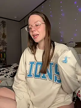 Snapshot of Sweetdee222x chatting on October 13, 2025, 10:21 pm Sweetdee222x online show from October 13, 2025, 10:21 pm