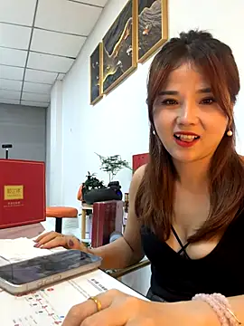 Snapshot of Efangfang chatting on October 30, 2025, 12:58 pm Efangfang online show from October 30, 2025, 12:58 pm