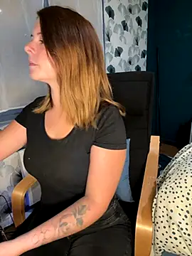 Snapshot of Nina_blain chatting on September 11, 2025, 7:08 am Nina blain online show from September 11, 2025, 7:08 am