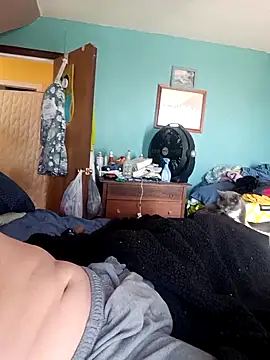 Snapshot of Bigloggz chatting on February 4, 2026, 7:42 pm Bigloggz online show from February 4, 2026, 7:42 pm