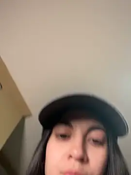 Valentcouple online show from November 17, 2025, 11:53 pm