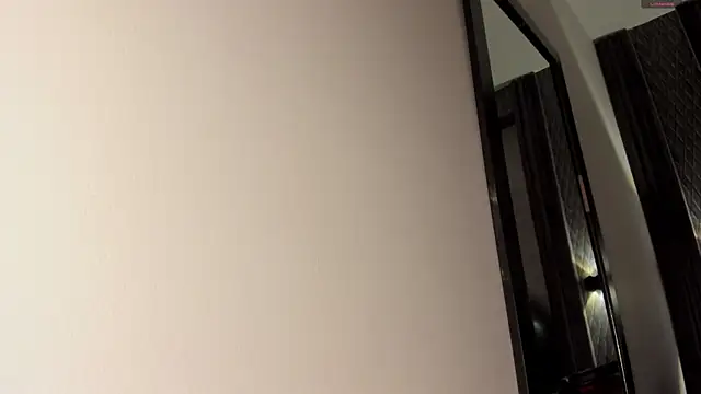 Snapshot of selene_red_ chatting on November 15, 2025, 4:00 pm selene red online show from November 15, 2025, 4:00 pm