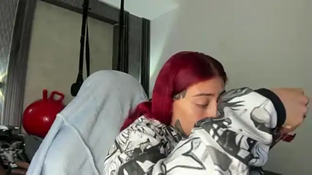 Snapshot of selene_red_ chatting on December 17, 2025, 4:45 pm selene red online show from December 17, 2025, 4:45 pm