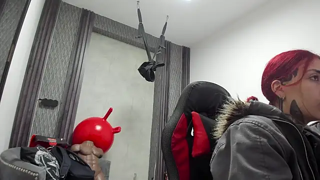 selene red  online show from February 17, 2026, 12:41 am