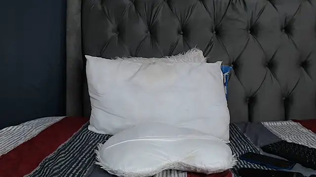 Snapshot of LOYAL_SASHA chatting on December 14, 2025, 12:11 pm LOYAL SASHA online show from December 14, 2025, 12:11 pm