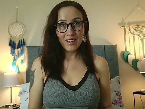 Snapshot of IberianMoonMK chatting on April 17, 2026, 5:49 pm IberianMoonMK online show from April 17, 2026, 5:49 pm