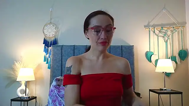 IberianMoonMK online show from February 12, 2026, 5:34 pm