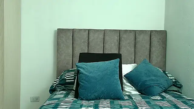 karina lewis  online show from March 13, 2026, 4:17 am