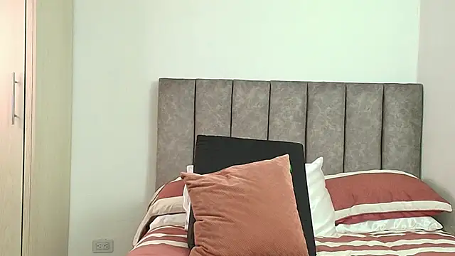 Snapshot of karina_lewis_ chatting on May 2, 2026, 5:12 am karina lewis online show from May 2, 2026, 5:12 am