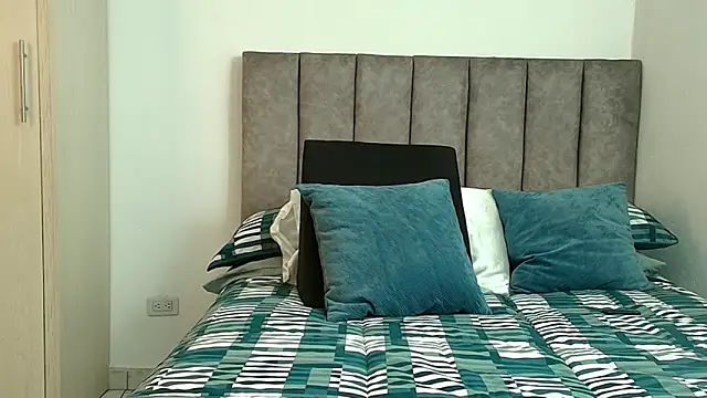 Snapshot of karina_lewis_ chatting on February 17, 2026, 4:43 am karina lewis online show from February 17, 2026, 4:43 am