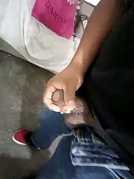 Snapshot of Riatatuil chatting on December 16, 2025, 7:18 pm Riatatuil online show from December 16, 2025, 7:18 pm