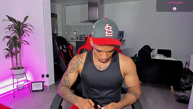 Snapshot of TROYWESLY- chatting on November 5, 2025, 11:41 pm TROYWESLY- online show from November 5, 2025, 11:41 pm