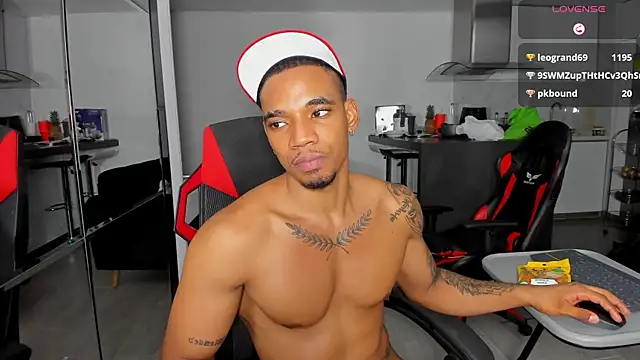 Snapshot of TROYWESLY- chatting on November 7, 2025, 12:37 am TROYWESLY- online show from November 7, 2025, 12:37 am