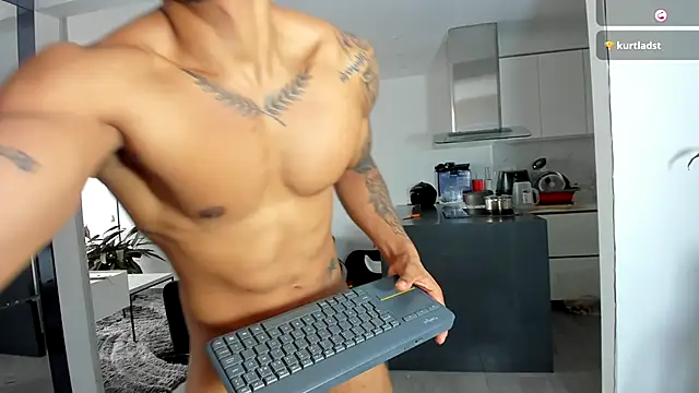 Snapshot of TROYWESLY- chatting on November 9, 2025, 4:11 pm TROYWESLY- online show from November 9, 2025, 4:11 pm