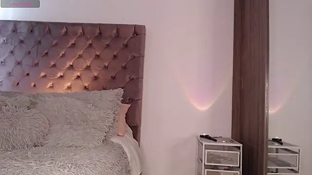 Roussmariehenao online show from November 4, 2025, 1:26 pm