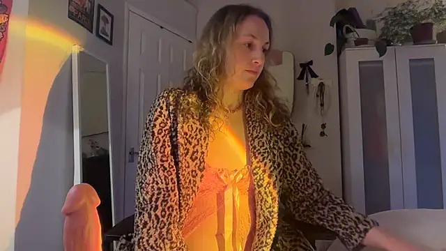 Littlelolo60 online show from February 5, 2026, 5:20 pm