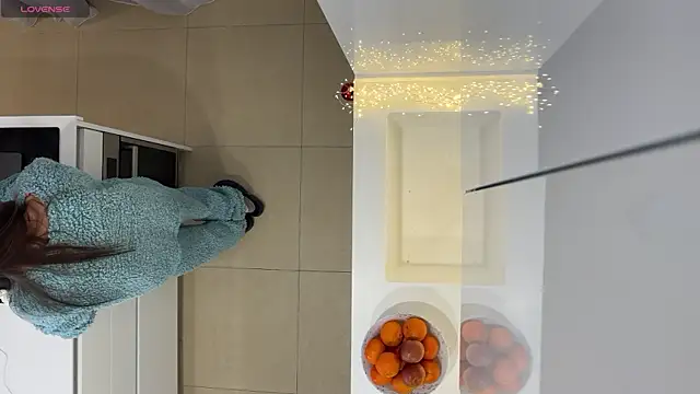 Snapshot of Mika_Miller chatting on December 20, 2024, 9:39 pm Mika Miller online show from December 20, 2024, 9:39 pm