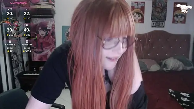 Snapshot of Avril2001 chatting on December 5, 2025, 4:44 am Avril2001 online show from December 5, 2025, 4:44 am