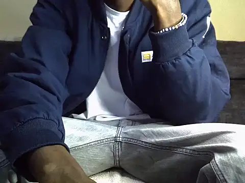 Snapshot of Delicious-D chatting on November 9, 2025, 7:18 pm Delicious-D online show from November 9, 2025, 7:18 pm