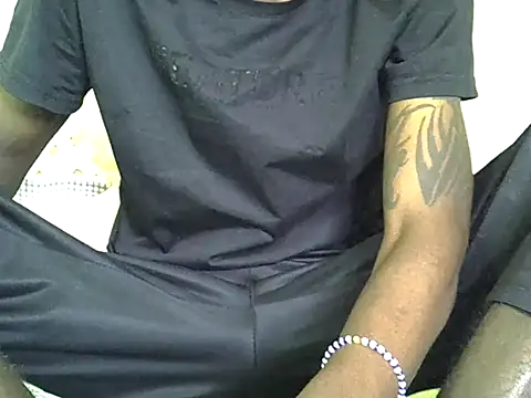 Snapshot of Delicious-D chatting on May 16, 2026, 6:45 am Delicious-D online show from May 16, 2026, 6:45 am