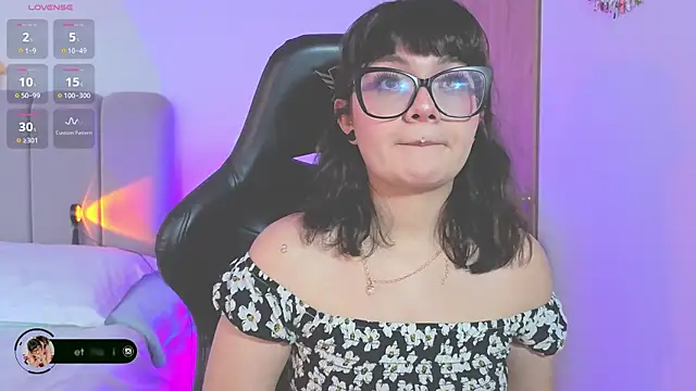 Snapshot of Sweet_Namii chatting on July 6, 2026, 10:01 pm Sweet Namii online show from July 6, 2026, 10:01 pm