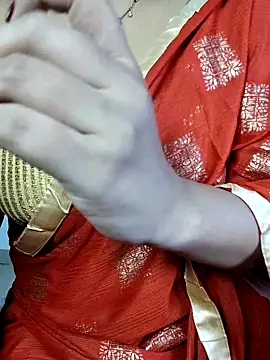 VR here 4U online show from October 6, 2025, 4:30 pm