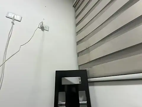 Snapshot of DollMagguie chatting on December 14, 2025, 11:32 pm DollMagguie online show from December 14, 2025, 11:32 pm