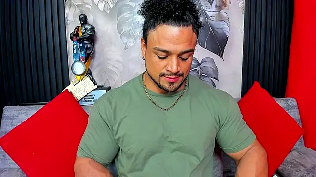 Snapshot of MikeEstevess chatting on December 22, 2025, 9:31 am MikeEstevess online show from December 22, 2025, 9:31 am