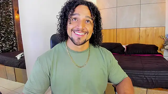 Snapshot of MikeEstevess chatting on March 3, 2025, 11:46 pm MikeEstevess online show from March 3, 2025, 11:46 pm