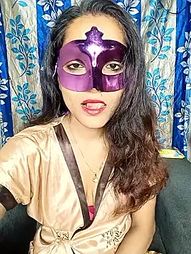 REVA DARLING online show from November 3, 2025, 3:04 pm