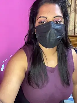 NOORA-GIRL online show from November 17, 2025, 1:53 am