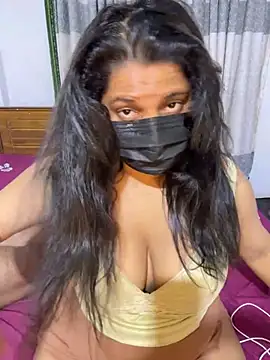 NOORA-GIRL online show from May 24, 2026, 3:06 am
