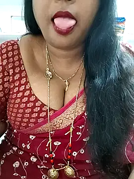 Snapshot of Swapna_143 chatting on December 15, 2025, 2:39 am Swapna 143 online show from December 15, 2025, 2:39 am