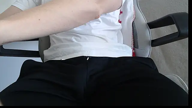Snapshot of MarcusMenom chatting on April 11, 2026, 9:46 am MarcusMenom online show from April 11, 2026, 9:46 am
