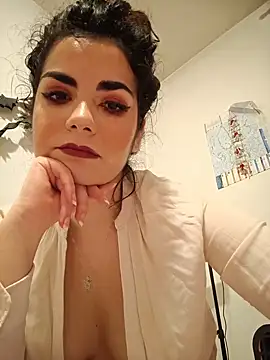 Snapshot of Saturnia_Yvonne chatting on February 25, 2025, 6:33 pm Saturnia Yvonne online show from February 25, 2025, 6:33 pm