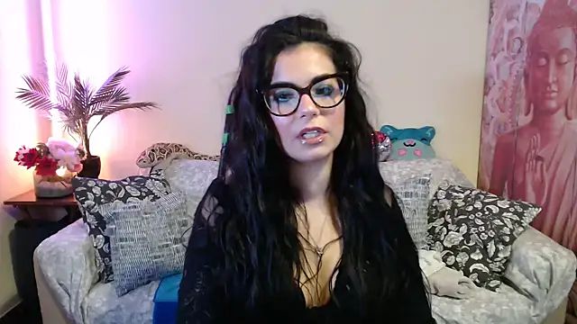 Snapshot of Saturnia_Yvonne chatting on September 27, 2025, 2:01 pm Saturnia Yvonne online show from September 27, 2025, 2:01 pm