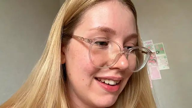 Snapshot of HoneyAudrey chatting on October 2, 2025, 2:37 am HoneyAudrey online show from October 2, 2025, 2:37 am