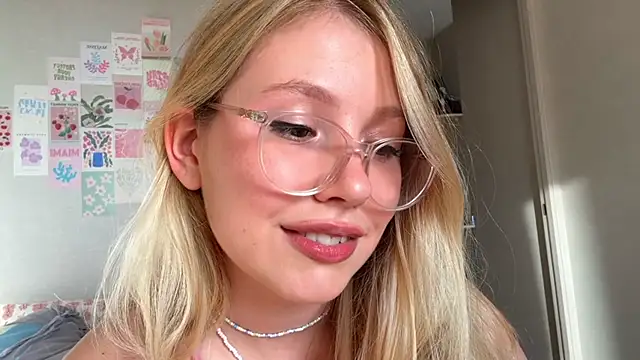 Snapshot of HoneyAudrey chatting on September 23, 2025, 2:07 am HoneyAudrey online show from September 23, 2025, 2:07 am